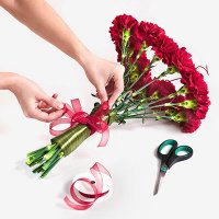 Как оформить цветы своими руками